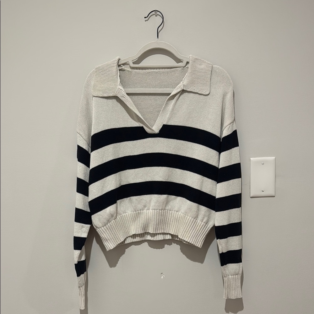 Amazon Cropped Black and White V-Neck Sweater